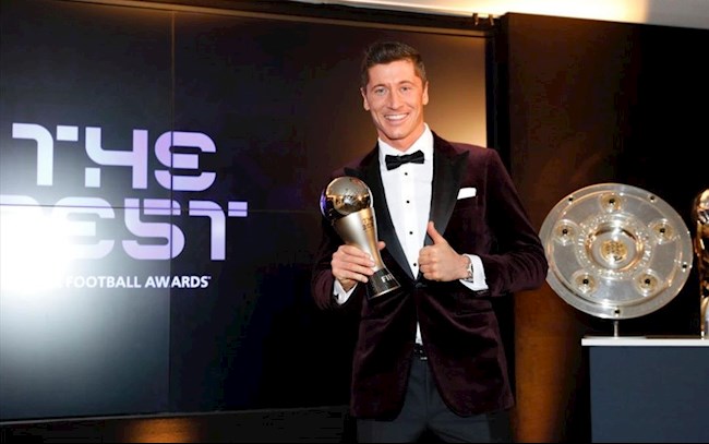 VIDEO: Khoảnh khắc Lewandowski vượt qua Ronaldo và Messi nhận giải THE BEST 2020