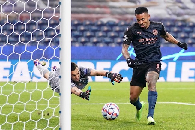 Pep Guardiola sẽ làm gì để giải quyết cơn khô hạn bàn thắng của Man City?