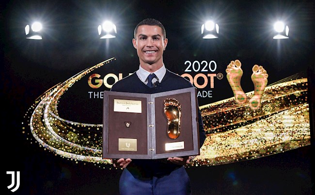 Ronaldo hào hứng khoe danh hiệu Bàn chân Vàng  hình ảnh