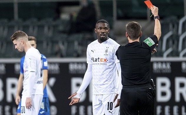 Tiền đạo Marcus Thuram của Gladbach bị cấm thi đấu 6 trận hình ảnh