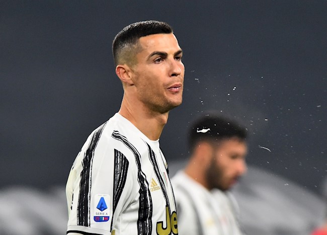Ronaldo khong giau that vong ve cuoi tran, khi Juventus bat luc truoc Fiorentina