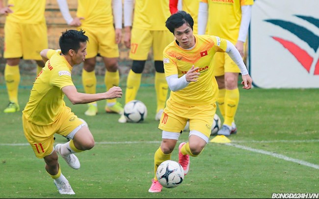 ẢNH: Văn Quyết tranh bóng với Công Phượng trước ngày đi Phú Thọ