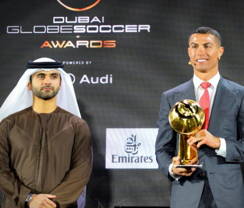 Ronaldo nhường giải Cầu thủ hay nhất 2020 cho Lewandowski hình ảnh 2