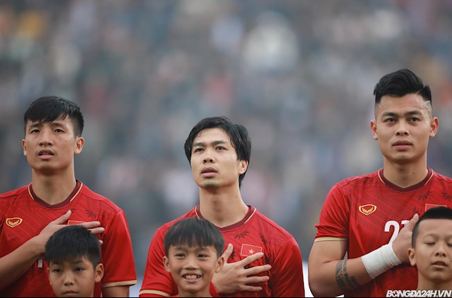 Công Phượng thể hiện đẳng cấp khi khiến đàn em ngã nhào