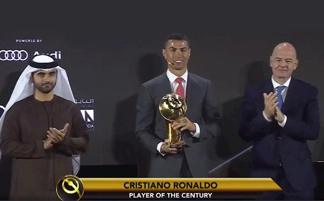 Ronaldo nhường giải Cầu thủ hay nhất 2020 cho Lewandowski?