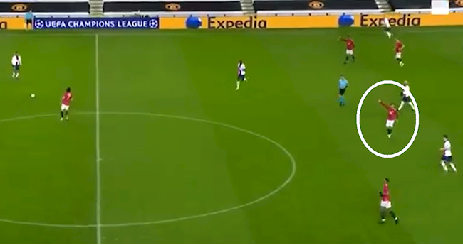 HLV Solskjaer đứng như bù nhìn, bị Bruno chỉ đạo thay người