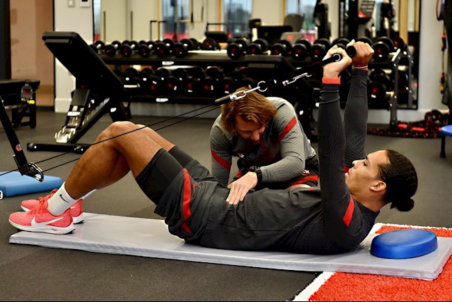 Hồi phục thần tốc, Van Dijk có thể tái xuất vào đầu tháng 3 hình ảnh