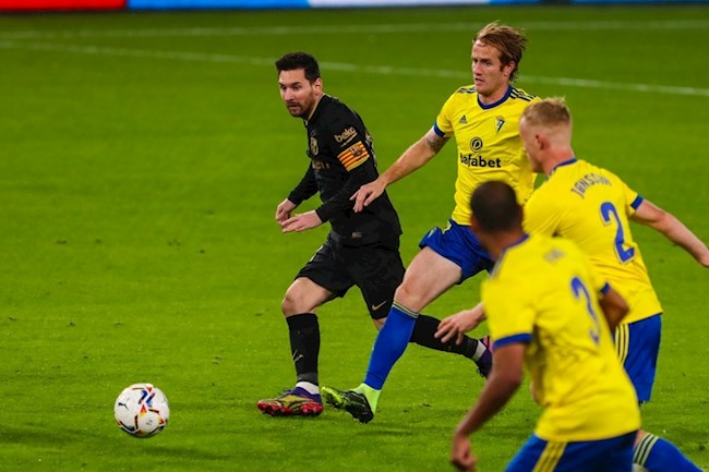 Thua sốc Cadiz, Ronald Koeman chỉ trích tinh thần thi đấu của Barca