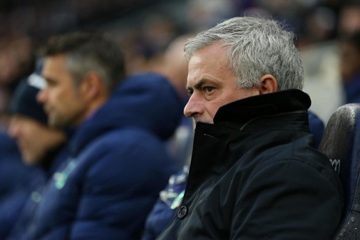 Mourinho bi chi trich vi loi choi thuc dung o Tottenham