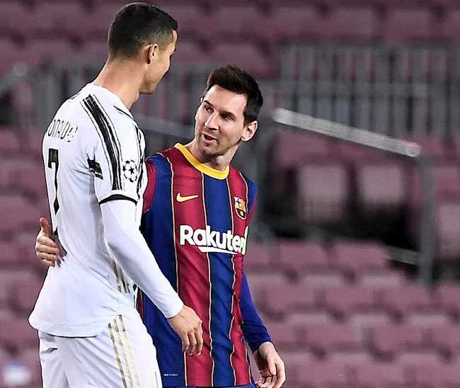 Messi vs Ronaldo - cuộc chiến đã trở thành huyền thoại. Họ là hai cầu thủ xuất sắc nhất thế giới và đang làm riêng cho mình một chỗ đứng trên đỉnh cao của bóng đá. Hãy xem hình liên quan đến từ khóa này để tìm hiểu thêm về cuộc chiến đầy kịch tính của họ.