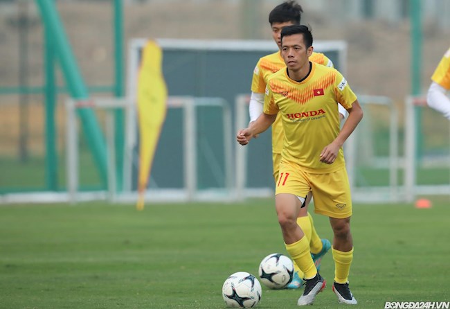 Văn Quyết nói gì khi nhường lại áo số 10 cho Công Phượng?