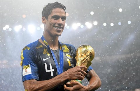 Lộ mức giá cuối cùng MU phải bỏ để chiêu mộ Varane