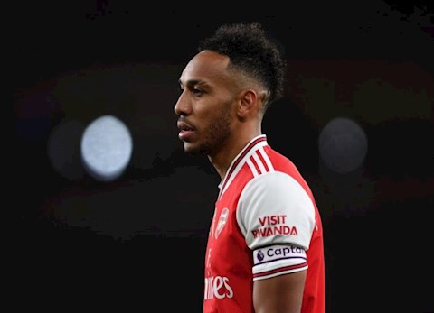 Campbell lo ngại Aubameyang sẽ nối gót Ramsey rời Arsenal