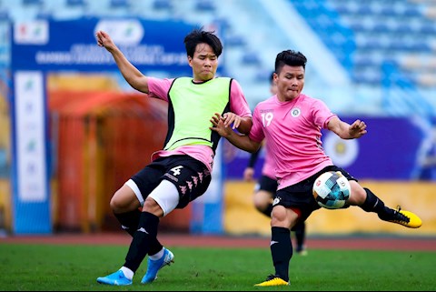 Quang Hải vượt mốc 100 trận tại V-League