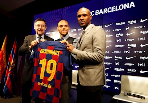 Sang Barca, Braithwaite không dám báo với vợ