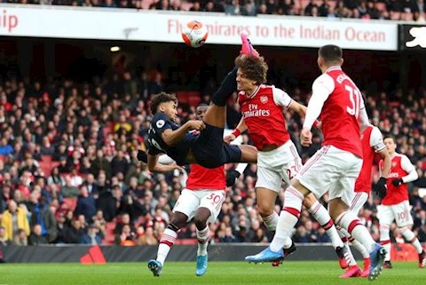 Đánh bại Everton, HLV Wenger tin Arsenal có thể làm nên điều không tưởng?