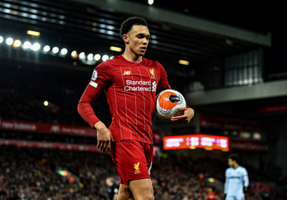 Có thêm 2 kiến tạo, Alexander-Arnold được ví như De Bruyne đá hậu vệ