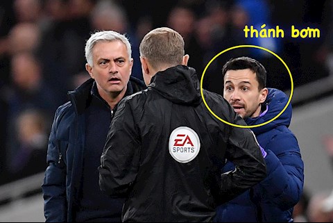 Trợ lý “bơm đểu” khiến Mourinho phản ứng gay gắt với trọng tài là ai?