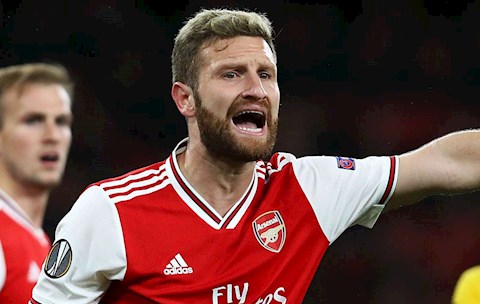 Hồi sinh dưới thời Arteta, Mustafi quyết bám trụ không rời