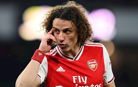 David Luiz bị đập điện thoại vì véo mũi đồng đội lúc đang ngủ hình ảnh