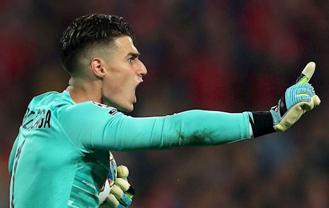 HLV Lampard mâu thuẫn với BLĐ Chelsea vì Kepa