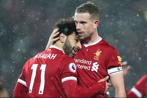 Sự thật bất ngờ khiến hàng loạt sao Liverpool đón quý tử cùng nhau