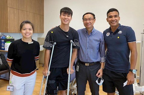 Duy Mạnh lần đầu đăng tải hình ảnh sau phẫu thuật