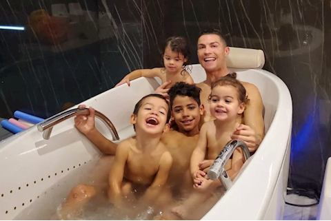 Hãy cách ly như CR7