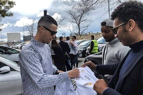 Trốn Covid-19, Cristiano Ronaldo tới Bernabeu xem Siêu kinh điển hình ảnh