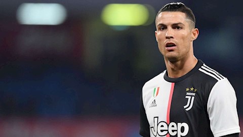 Thủ môn Italia từ chối giảm lương vì không giàu như Ronaldo