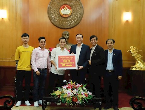 Tiền đạo Văn Toàn và fan ủng hộ 150 triệu đồng chống dịch Covid-19