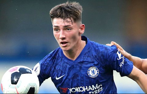 Sao trẻ Billy Gilmour nhận lời khen từ tiền bối tại Chelsea