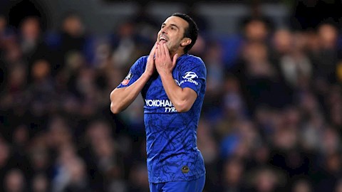 Không đóng góp bàn thắng trước Liverpool, Pedro vẫn được ca ngợi hình ảnh