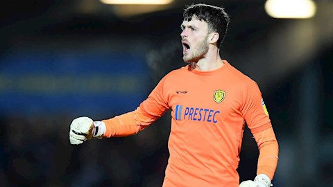 Sao MU bị phạt nặng vì… học cắn như Luis Suarez