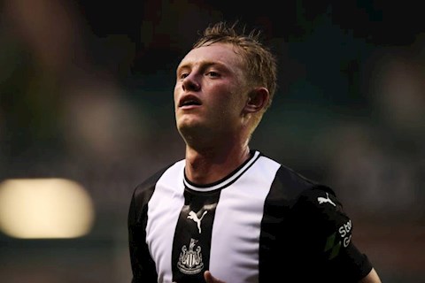 MU dùng Phil Jones câu tiền vệ Sean Longstaff hình ảnh