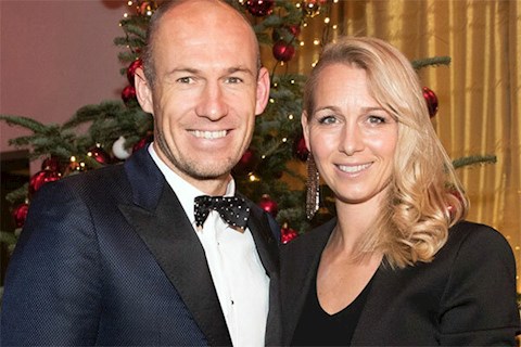 Vợ cựu danh thủ Robben vật lộn với virus corona hình ảnh