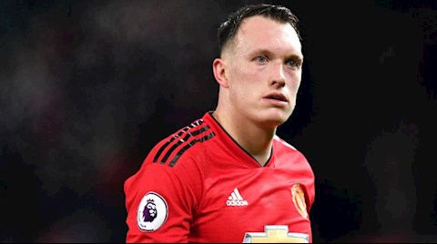 Phil Jones: Tôi từng có cơ hội khoác áo Chelsea, nhưng...