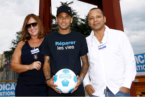 Gia đình hạnh phúc của Neymar trước sự xuất hiện của “cha dượng” Ramos