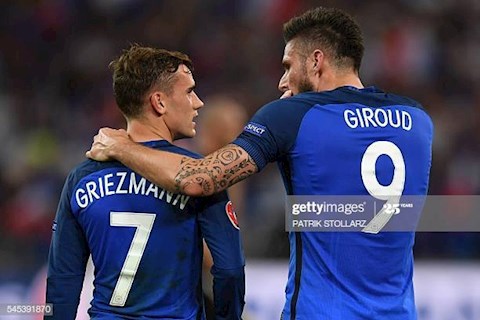 Bênh vực sao Chelsea, Griezmann thẳng thừng phản pháo Benzema