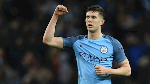 Thể hiện tầm thường, John Stones vẫn trụ lại Man City