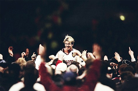 Man UTD vs Barca 1998: David Beckham toa sang