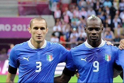 Sau chỉ trích, Chiellini nhận sai và xin lỗi Balotelli