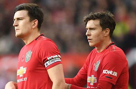 Đã có Victor Lindelof, MU cần gì phải mua trung vệ mới