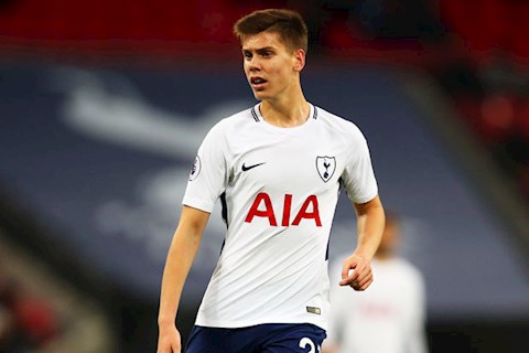 Barca quan tâm hậu vệ Juan Foyth của Tottenham hình ảnh