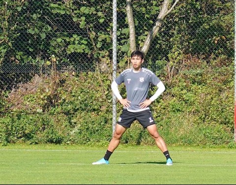 Nhận giải Cầu thủ trẻ nam xuất sắc nhất năm 2019, Văn Hậu lập kỳ tích