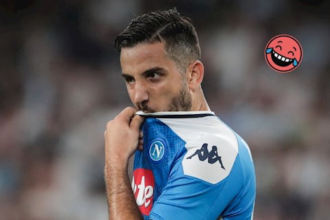 Bắt chước Ronaldo, hung thần của Barca dính chấn thương siêu hài hước