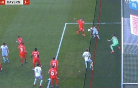 Giành bàn thắng của đồng đội, Muller vừa tẽn tò vừa bị chửi sấp mặt