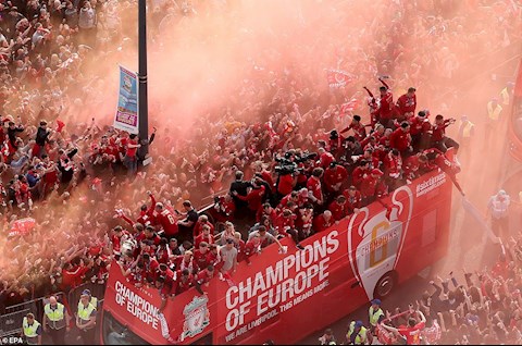 Vô địch NHA, Liverpool có được phép diễu hành hình ảnh