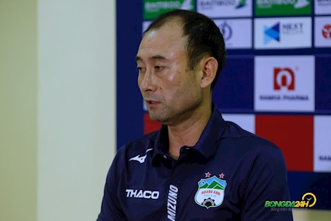 HLV Lee Tae Hoon không đặt nặng chuyện thành tích của HAGL, đề cao Văn Toàn