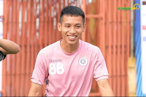 VIDEO: Xem lại tình huống Hùng Dũng cướp công Văn Quyết ở trận gặp SHB Đà Nẵng